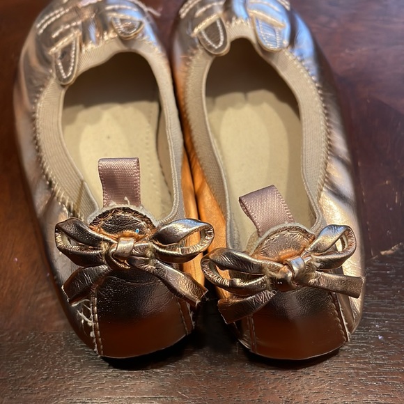 2 Pr Gold Shoes Michael Kors & Gap Velcro Strap Bunny Bows Toddler 7 - Picture 7 of 8